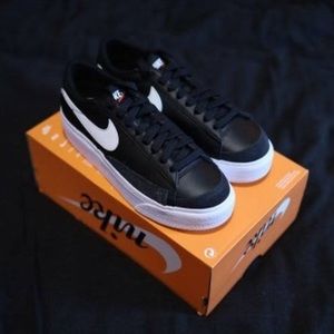 Nike Platform Blazers, Black, Size 7.5